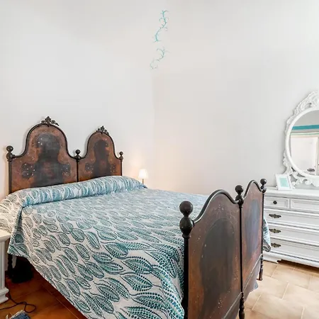 Casa La Rondine Semesterbostad Carro