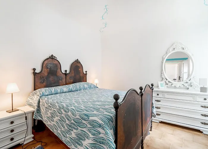 Casa La Rondine Feriehus Carro